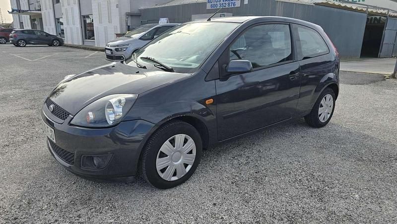 Usado Ford Fiesta Ambiente 68 CV (50 kW) 2006 Negro Utilitario