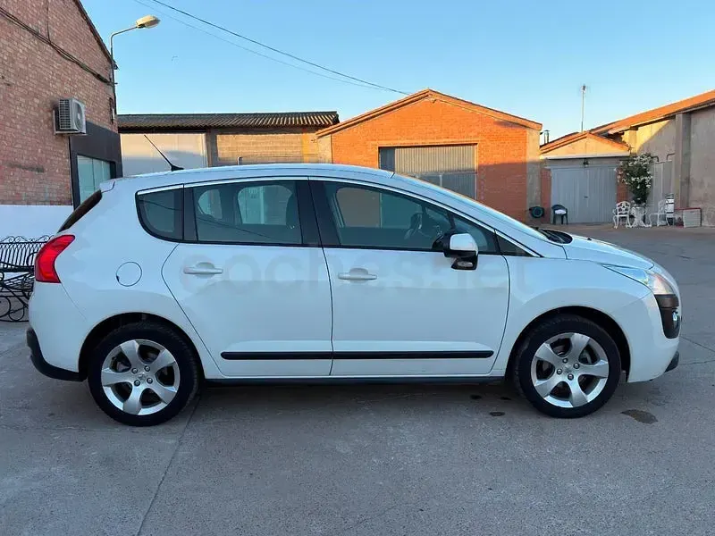 Usado Peugeot 3008 Premium 110 CV (80 kW) 2010 Blanco Familiar