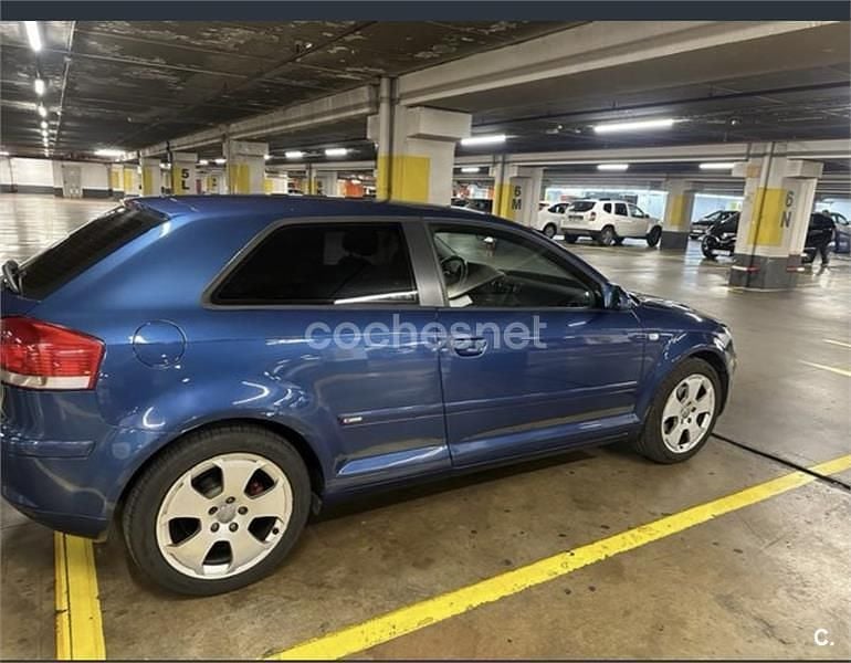 Usado Audi A3 Attraction 140 CV (102 kW) 2005 Azul Utilitario