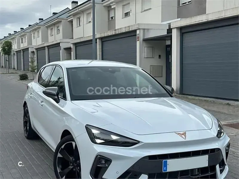Usado Cupra Leon 150 CV (110 kW) 2025 Blanco Berlina