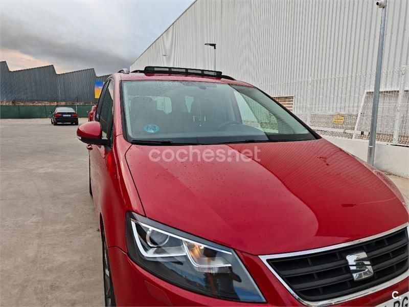 Usado Seat Alhambra Style Plus 150 CV (110 kW) 2016 Granate Monovolumen