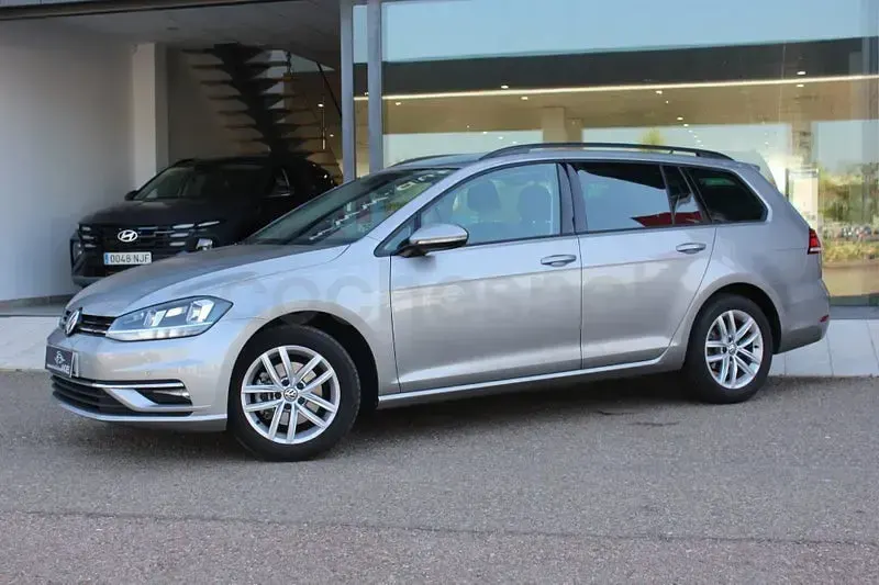 Usado VW Golf VII Advance 150 CV (110 kW) 2019 Gris / plata Familiar