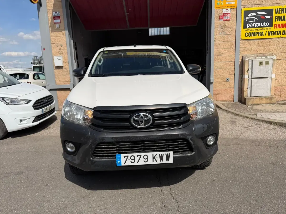 Usado Toyota HiLux 150 CV (110 kW) 2019 Blanco Pickup/Camioneta