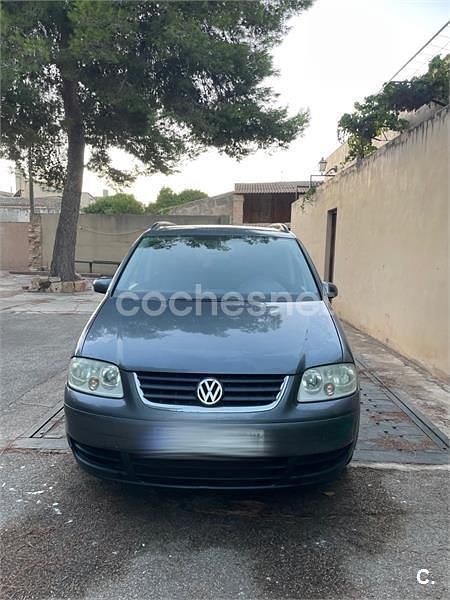 Usado VW Touran Trendline 100 CV (73 kW) 2004 Gris / plata Monovolumen