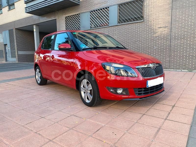 Rojo Usado 2014 Skoda Fabia Berlina | 6290 € (Precio justo) - Imagen 1/4