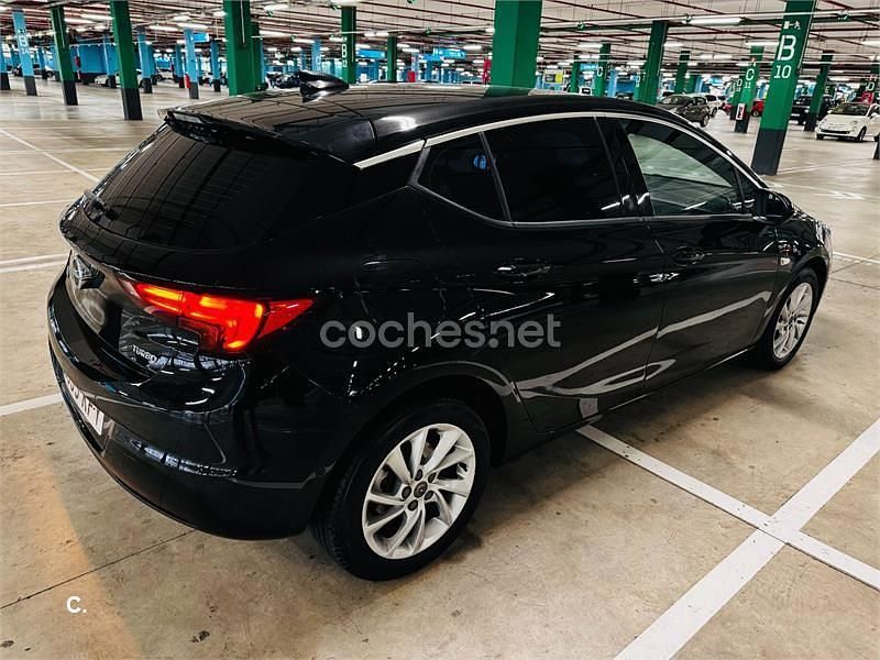 Negro Usado 2017 Opel Astra Dynamic Berlina | 12.500 € (Precio justo) - Imagen 1/4
