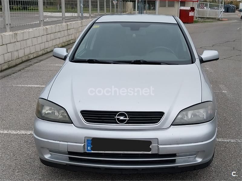 Gris / plata Usado 2002 Opel Astra Elegance Berlina | 1950 € (Precio justo) - Imagen 1/4