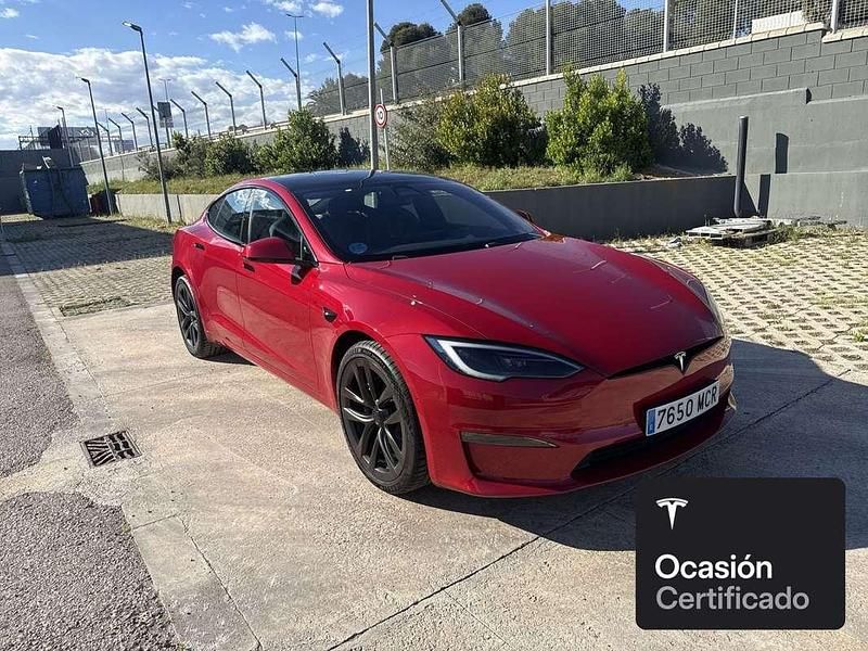 Käytetty Tesla Model S 492 kW (670 HP) 2022 Punainen Viistoperä