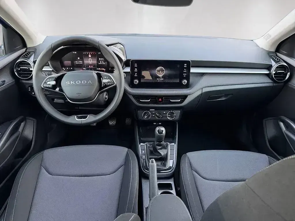 Nuevo Skoda Fabia Selection 95 CV (69 kW) 2025 Gris plata Utilitario