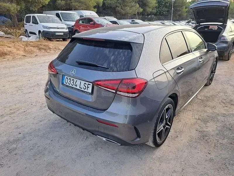 Usado Mercedes A250 218 CV (160 kW) 2021 Gris / plata Berlina