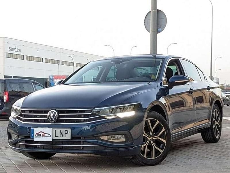 Azul Usado 2021 VW Passat Executive Berlina | 17.950 € (Precio justo) - Imagen 1/4