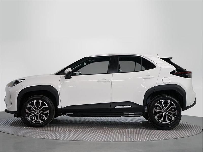 Usado Toyota Yaris Hybrid Active 116 CV (85 kW) 2022 Ámbar