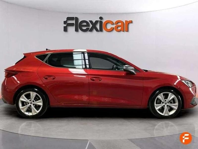Usado Seat Leon FR 150 CV (110 kW) 2022 Rojo Utilitario