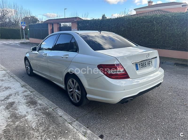 Käytetty Mercedes C200 136 HP (100 kW) 2012 Valkoinen Sedan
