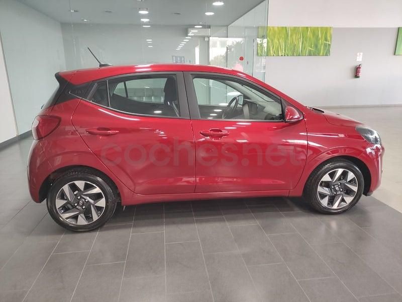 Usado Hyundai i10 67 CV (49 kW) 2023 Granate Utilitario