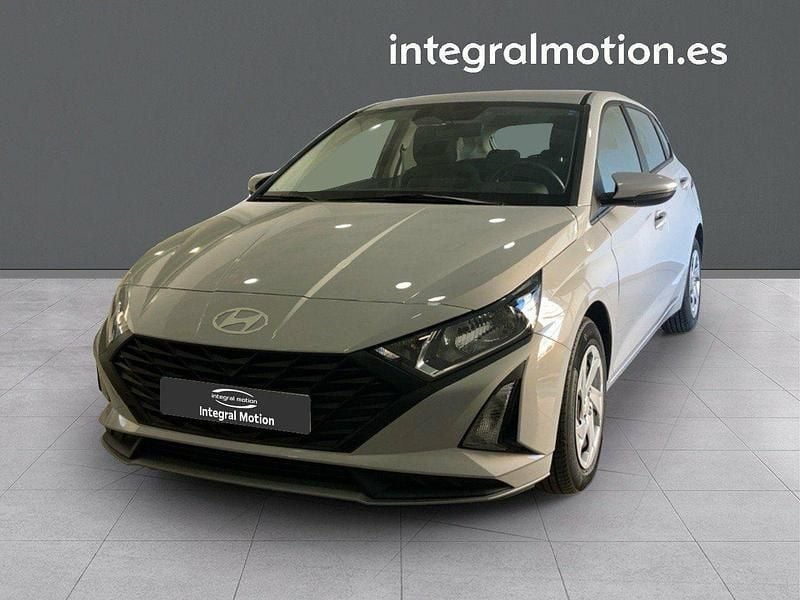 Gris Usado 2023 Hyundai i20 Berlina | 17.900 € (Precio justo) - Imagen 1/4