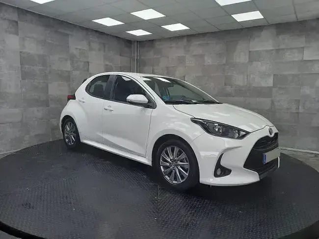 Usado Toyota Yaris Active 116 CV (85 kW) 2022 Blanco Utilitario
