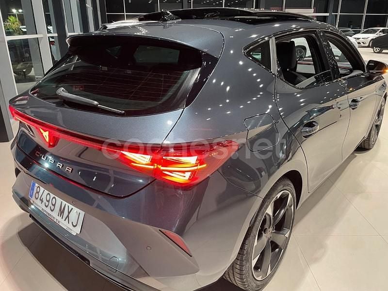 Usado Cupra Leon 150 CV (110 kW) 2024 Gris / plata Berlina