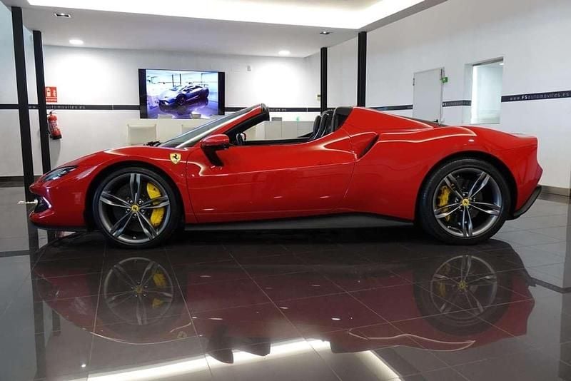 Usado Ferrari 296 842 CV (619 kW) 2025 Rojo Coupe