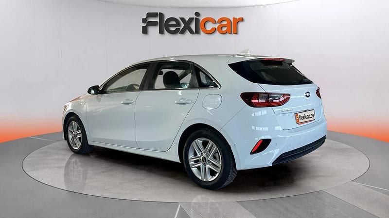 Usado Kia Ceed 101 CV (74 kW) 2024 Blanco Utilitario
