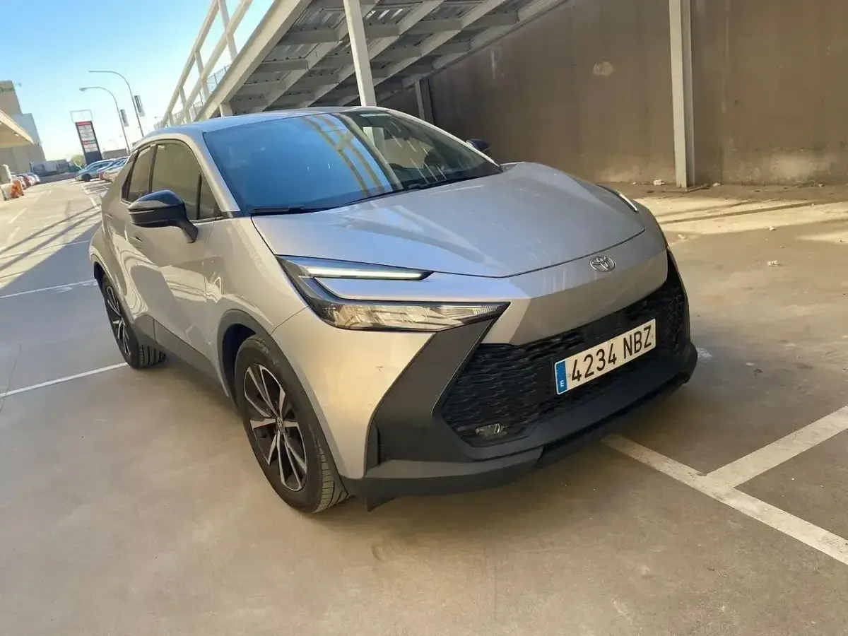 Usado Toyota C-HR Advance 140 CV (102 kW) 2025 Gris SUV
