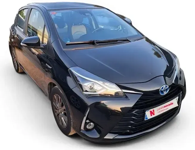 Usado Toyota Yaris Hybrid Active 100 CV (73 kW) 2019 Negro
