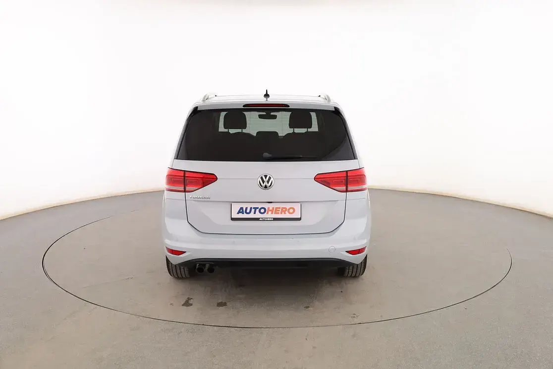 Usado VW Touran Advance 150 CV (110 kW) 2018 Blanco Monovolumen