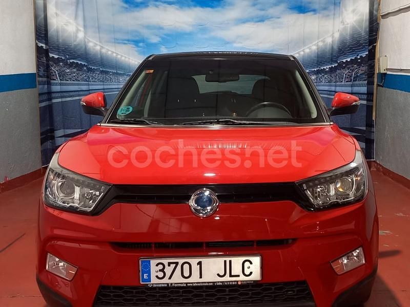 Rojo Usado 2016 Ssangyong (KGM) Tivoli Limited SUV | 9900 € (Precio justo) - Imagen 1/4