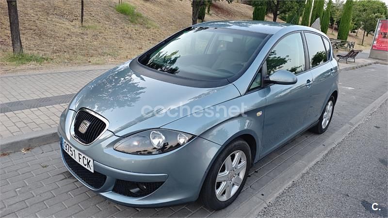 Gris / plata Usado 2006 Seat Altea Reference Monovolumen | 3200 € (Precio justo) - Imagen 1/4