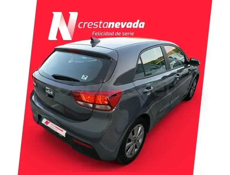 Usado Kia Rio 100 CV (73 kW) 2023 Gris / plata Berlina