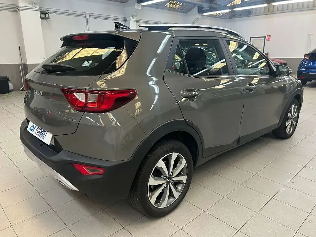 Usado Kia Stonic 120 CV (88 kW) 2023 Marrón SUV