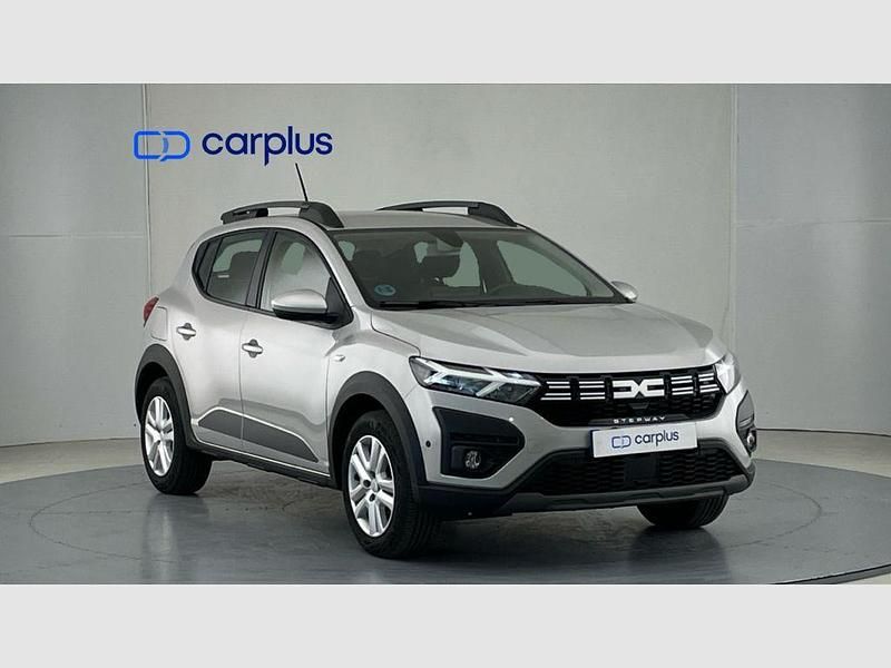 Usado Dacia Sandero Expression 91 CV (66 kW) 2024 Gris luna (metalizado) Utilitario