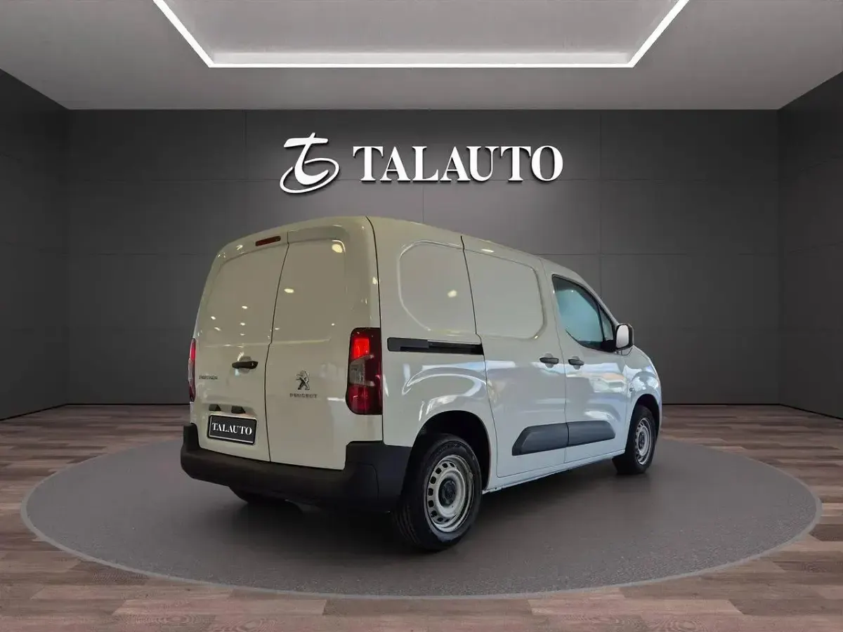 Usado Peugeot Partner 98 CV (72 kW) 2019 Blanco Monovolumen