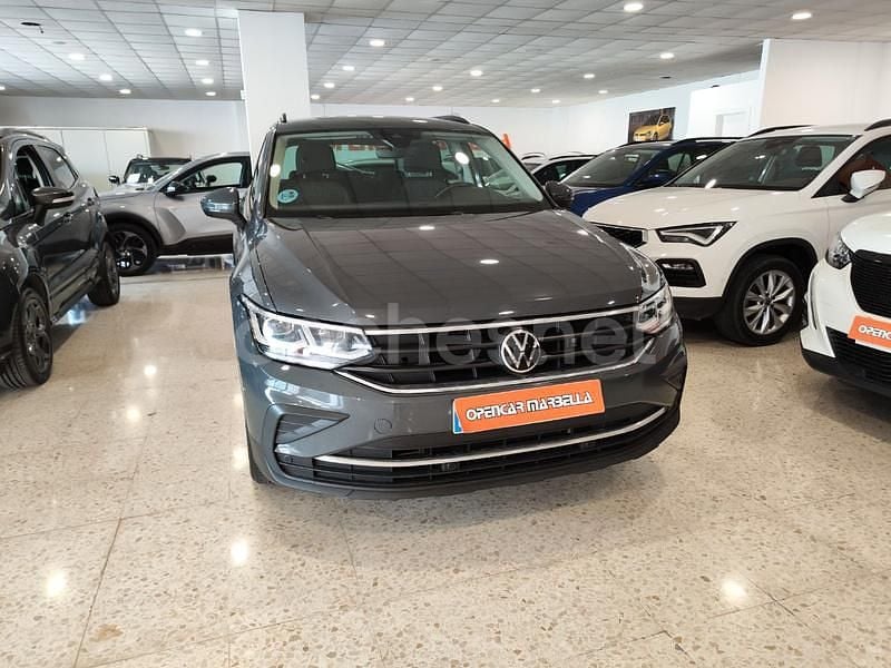 Usado VW Tiguan Life 150 CV (110 kW) 2023 Gris / plata SUV