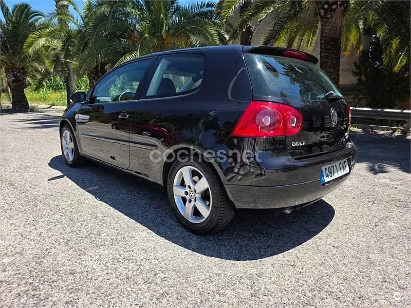 Usado VW Golf V Sportline 140 CV (102 kW) 2007 Negro Berlina