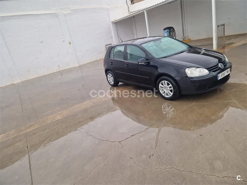 Usado VW Golf IV Highline 105 CV (77 kW) 2006 Negro Berlina