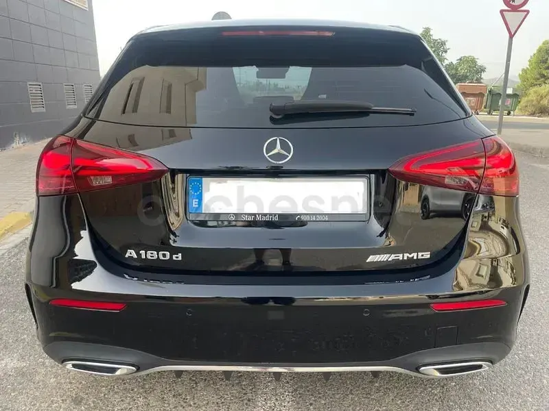 Usado Mercedes A180 116 CV (85 kW) 2023 Negro Berlina