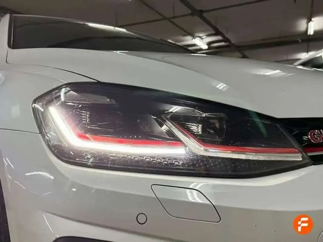 Usado VW Golf VII GTI 245 CV (180 kW) 2019 Blanco Utilitario
