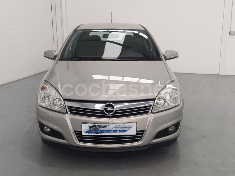 Gris / plata Usado 2008 Opel Astra Enjoy Berlina | 2500 € (Buen precio) - Imagen 1/4