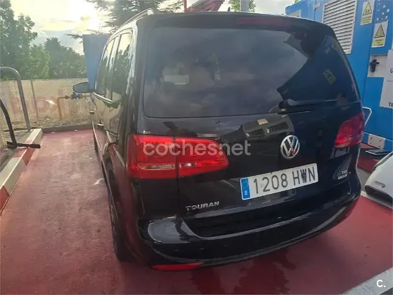 Usado VW Touran Edition 105 CV (77 kW) 2014 Negro Monovolumen