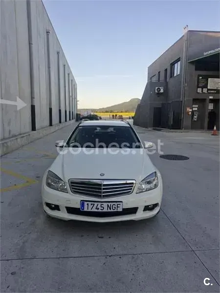 Usado Mercedes C200 Avantgarde 136 CV (100 kW) 2009 Blanco Familiar