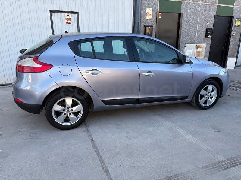 Usado Renault Mégane Dynamique 110 CV (80 kW) 2011 Azul Berlina