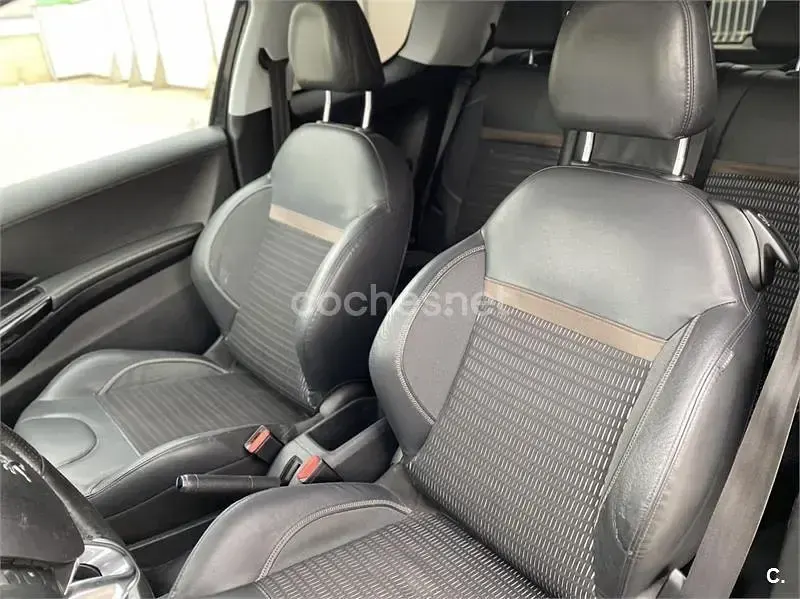 Usado Peugeot 208 Allure 92 CV (67 kW) 2012 Negro Utilitario