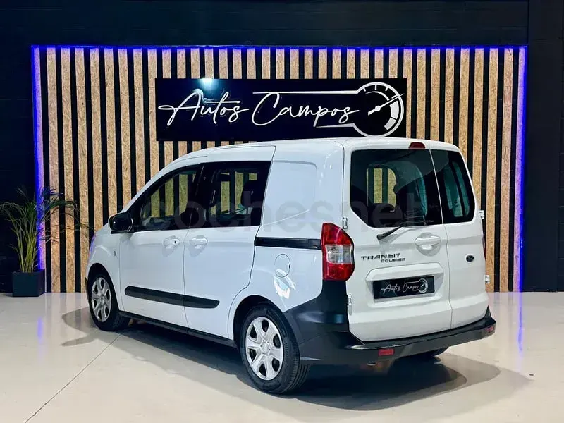 Usado Ford Tourneo Courier Ambiente 75 CV (55 kW) 2017 Blanco Monovolumen