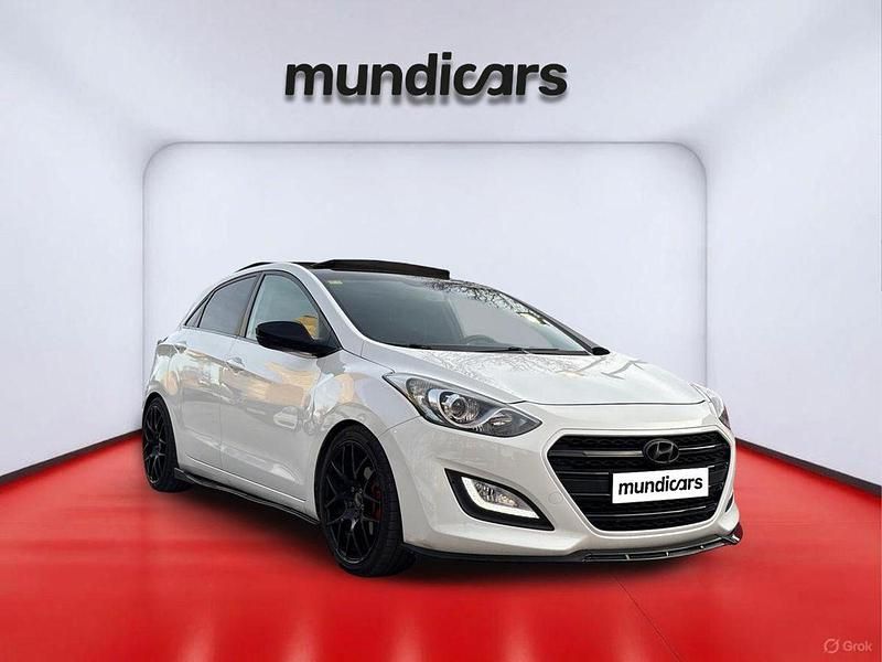 Usado Hyundai i30 110 CV (80 kW) 2016 Blanco Berlina