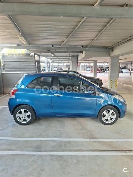 Usado Toyota Yaris Active 101 CV (74 kW) 2010 Azul Utilitario