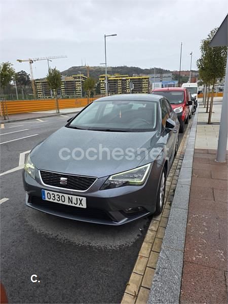 Usado Seat Leon Style 105 CV (77 kW) 2015 Gris / plata Berlina