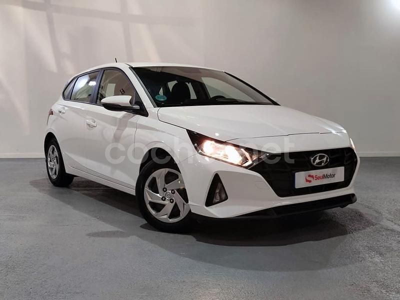 Blanco Usado 2021 Hyundai i20 Berlina | 14.499 € (Un poco caro) - Imagen 1/4