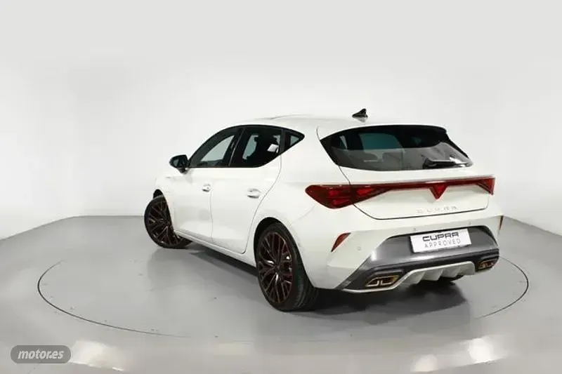 Usado Cupra Leon VZ 272 CV (200 kW) 2025 Marrón Berlina