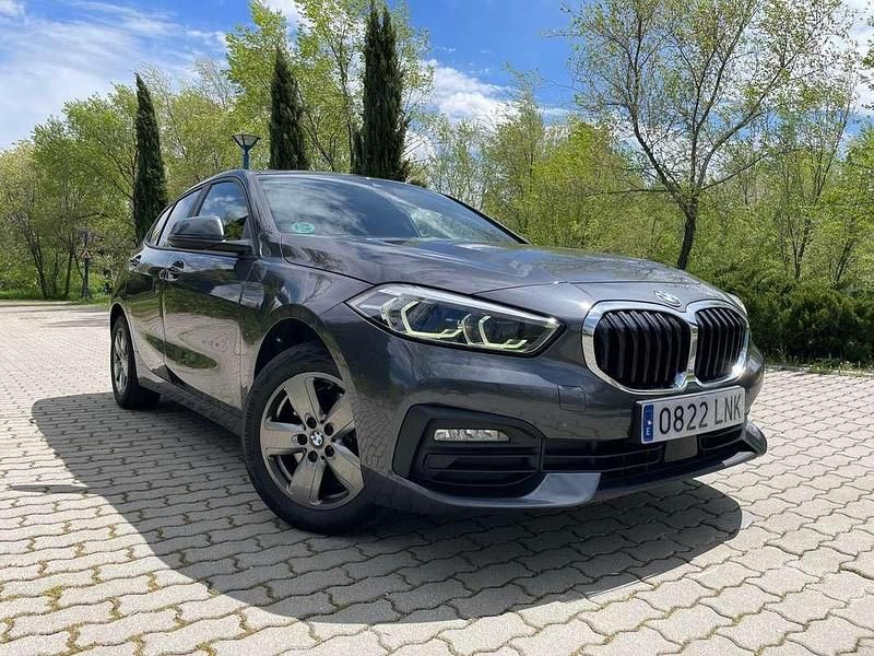 Gris Usado 2021 BMW 116 Sport Line Utilitario | 17.990 € (Buen precio) - Imagen 1/4